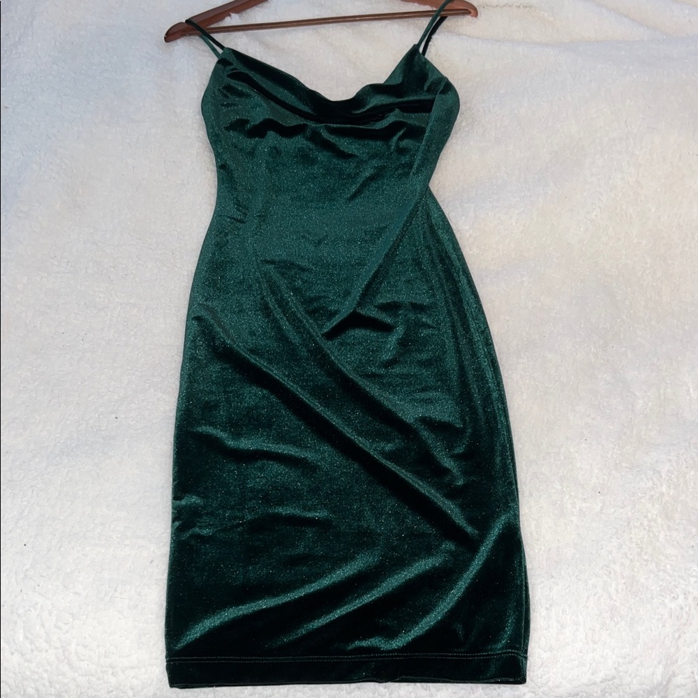 Lulu's Deep Green Velvet Midi Dress